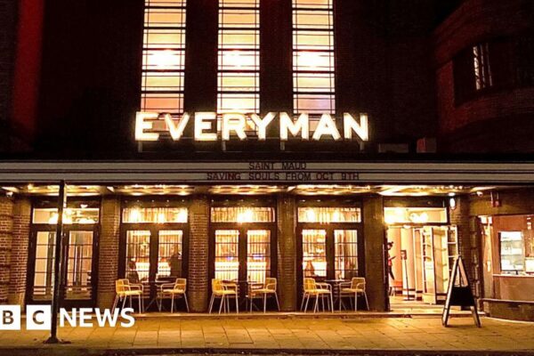 Мережа кінотеатрів Boss of Everyman відходить через кілька тижнів після попередження про прибутки