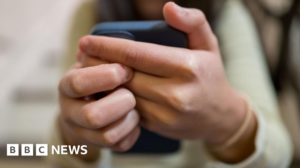 У Великій Британії заборонять додатки для «нудифікації» штучного інтелекту