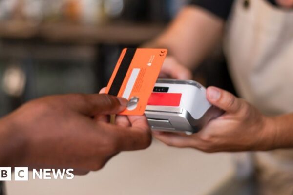 Ліміт безконтактної картки в 100 фунтів стерлінгів буде знято