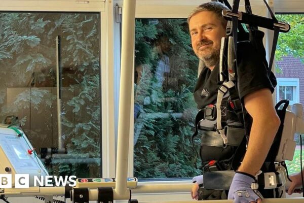 Хвиля паралізувала мене, але ШІ міг допомогти мені знову ходити