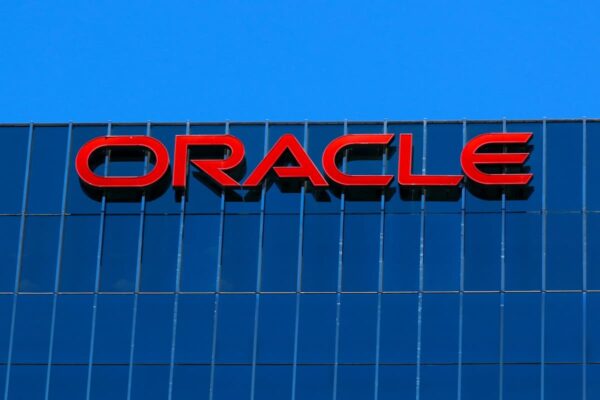 Акції Oracle впали більш ніж на 40% після AI-буму