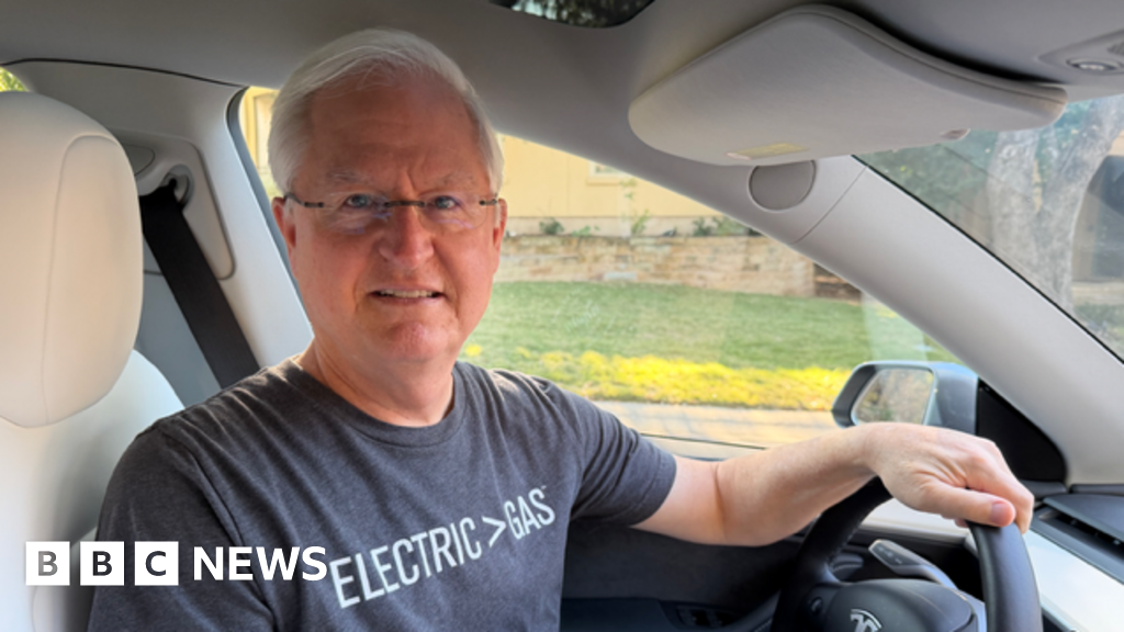 СМС-повідомлення за кермом безпілотної Tesla — божевілля?