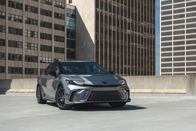 Toyota відкликає 51 644 гібридні моделі Camry, які можуть втратити потужність