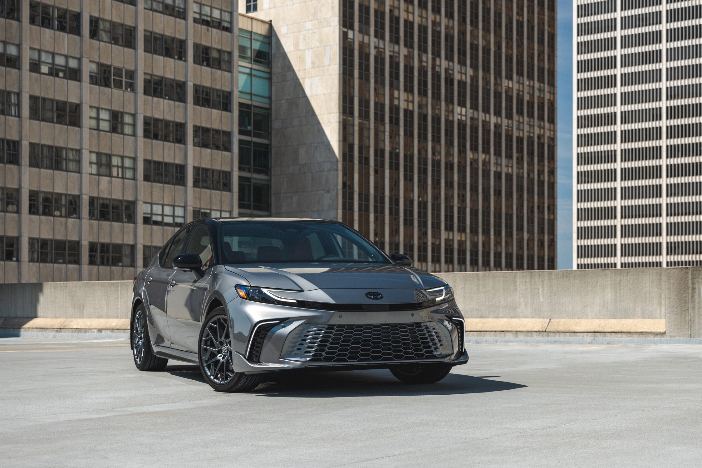 Toyota відкликає 51 644 гібридні моделі Camry, які можуть втратити потужність