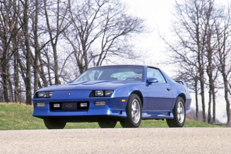 Тест Chevrolet Camaro Z28 1991 року: новий кузов, все інше старе