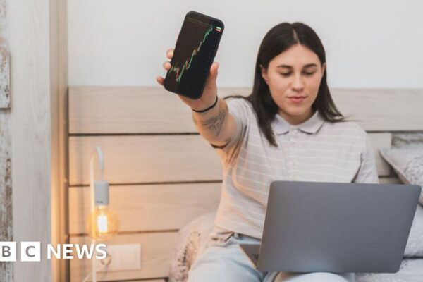 Індекс FTSE 100 досяг рекордного рівня. Чи зараз час почати інвестувати?