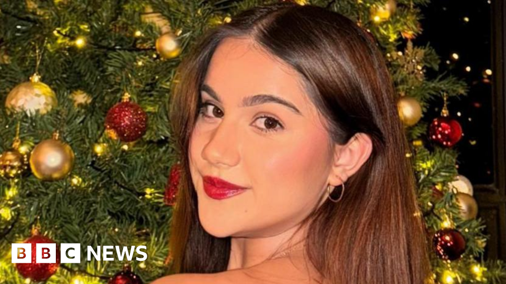 Жінка відчула себе «знелюдненою» після того, як штучний інтелект Маска Grok цифрово зняв її одяг