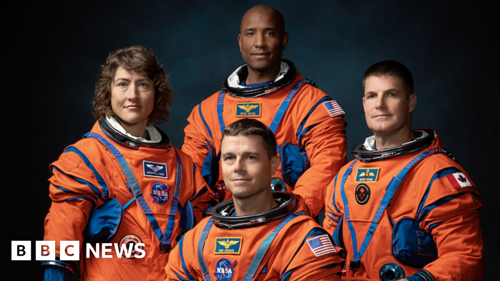 Коли запускається місія НАСА на Місяць і хто входить до складу екіпажу Артеміди II?