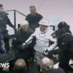 Астронавти спливають на Землю після медичної евакуації з космічної станції