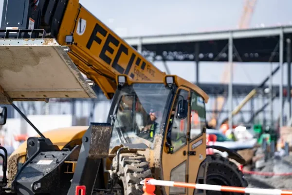 Turner засновує фірму з оренди обладнання та обслуговування майданчиків