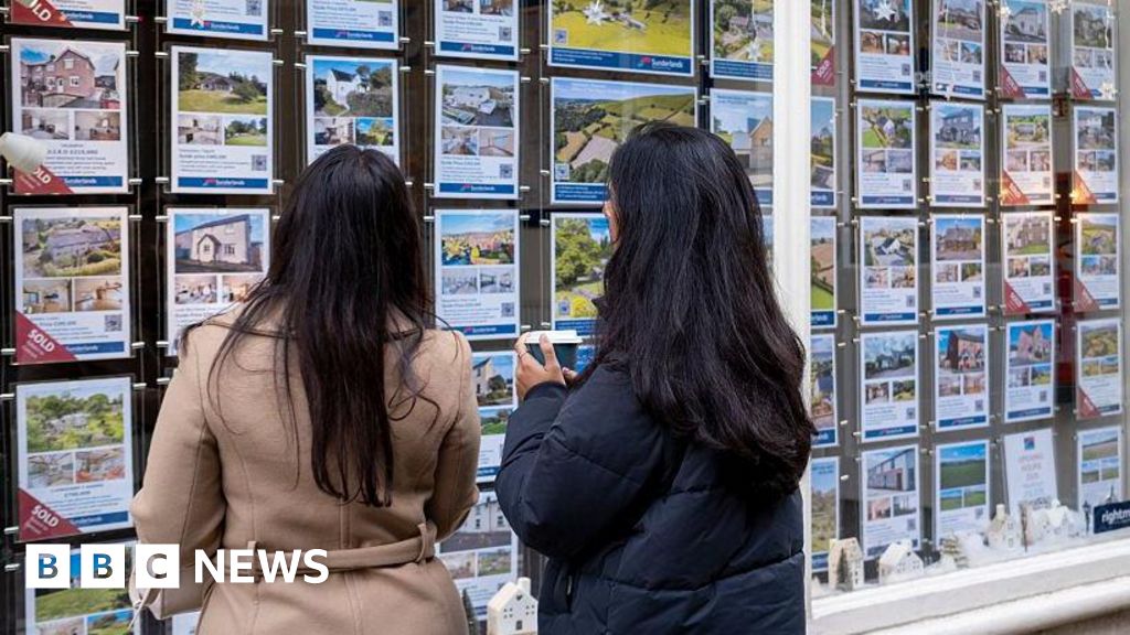 За словами Галіфакса, середня ціна будинку вперше перевищила 300 000 фунтів стерлінгів