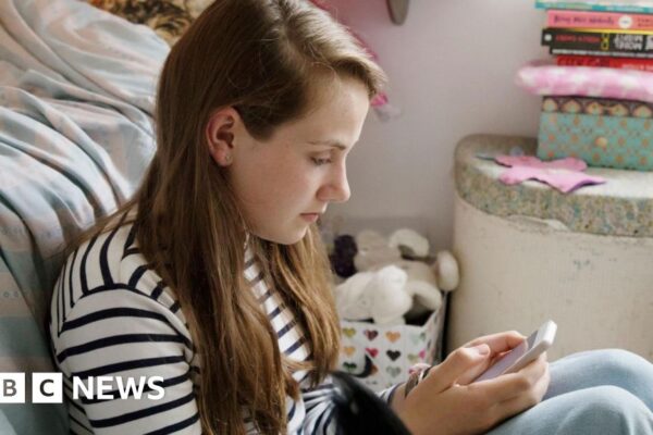 Кір Стармер та активісти кампанії за безпеку дітей: реформа соцмереж та впровадження «Закону Джулса».