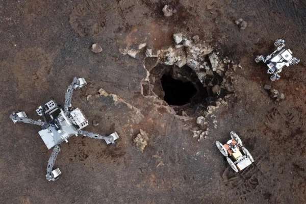 Роботи спускаються в лавові труби, щоб підготуватися до майбутніх баз на Місяці