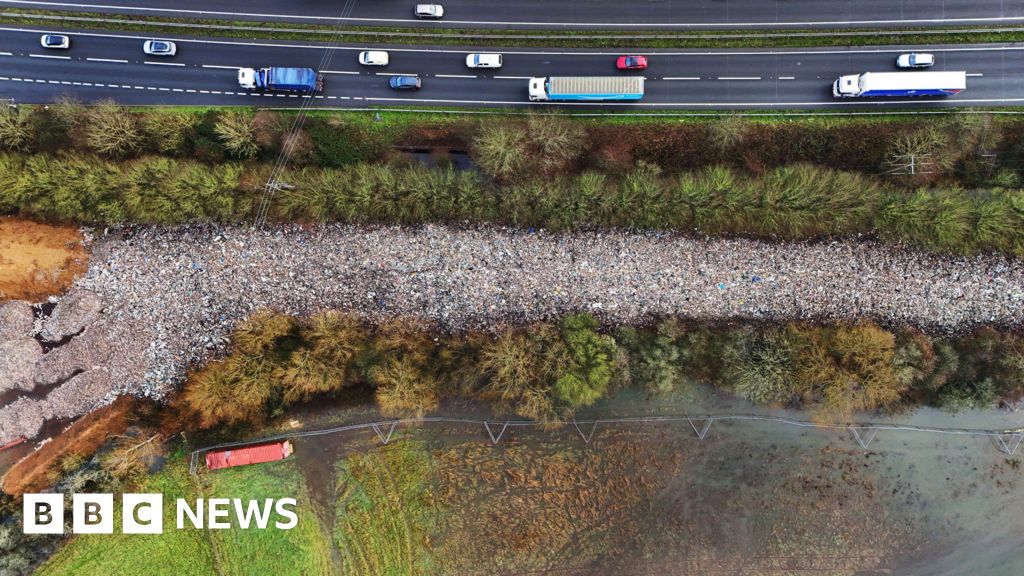 Звіт про пожежу великогабаритного звалища приховується