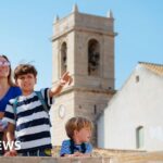 Турагенти кажуть, що дощ і політика підвищують кількість бронювань на відпустку на половину терміну