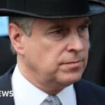 Ендрю зіткнувся з позовом, він надав документ казначейства контактній особі в банку