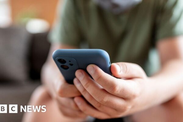 ЄС сказав TikTok змінити «дизайн, що викликає залежність», інакше йому загрожує величезний штраф